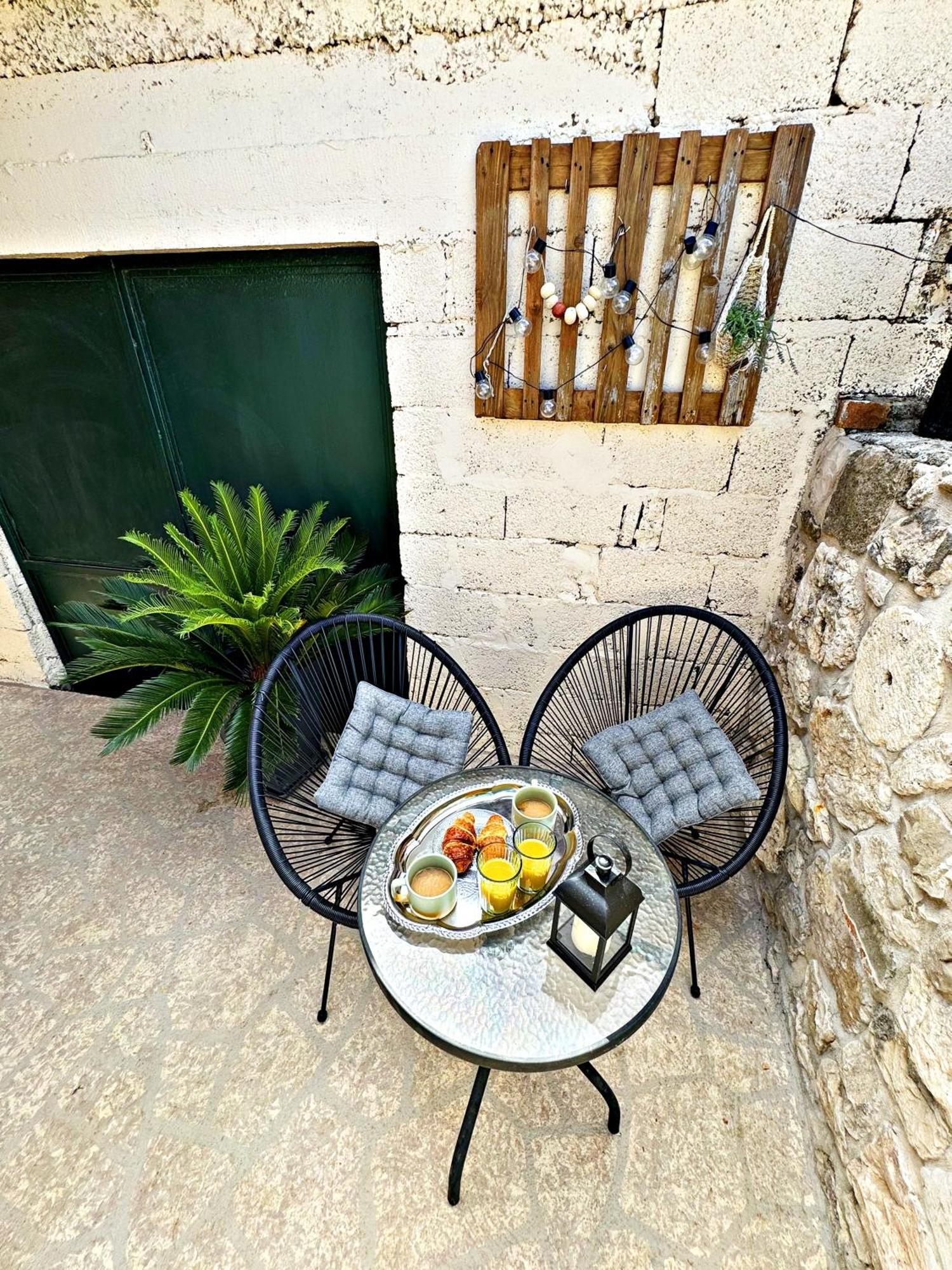 Studio Apartment Matoni Postira Exterior photo
